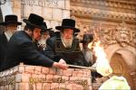 פולע גאלעריע פון די הדלקה אין בית וויזניץ בראשות כ"ק אדמו"ר מוויזניץ שליט"א 