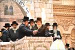 פולע גאלעריע פון די הדלקה אין בית וויזניץ בראשות כ"ק אדמו"ר מוויזניץ שליט"א 