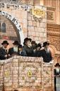 פולע גאלעריע פון די הדלקה אין בית וויזניץ בראשות כ"ק אדמו"ר מוויזניץ שליט"א 