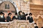 פולע גאלעריע פון די הדלקה אין בית וויזניץ בראשות כ"ק אדמו"ר מוויזניץ שליט"א 