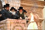 פולע גאלעריע פון די הדלקה אין בית וויזניץ בראשות כ"ק אדמו"ר מוויזניץ שליט"א 