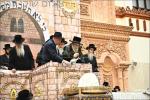 פולע גאלעריע פון די הדלקה אין בית וויזניץ בראשות כ"ק אדמו"ר מוויזניץ שליט"א 