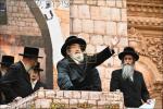 פולע גאלעריע פון די הדלקה אין בית וויזניץ בראשות כ"ק אדמו"ר מוויזניץ שליט"א 
