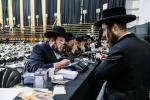 גרויסארטיגע מעמד סיום כתיבת ספר תורה פון כ"ק אדמו"ר מסאטמאר שליט"א בשילוב מיטן שלחן הטהור לרגל ל"ג בעומר 