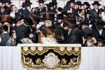 גרויסארטיגע מעמד סיום כתיבת ספר תורה פון כ"ק אדמו"ר מסאטמאר שליט"א בשילוב מיטן שלחן הטהור לרגל ל"ג בעומר 