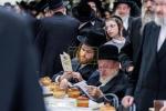 גרויסארטיגע מעמד סיום כתיבת ספר תורה פון כ"ק אדמו"ר מסאטמאר שליט"א בשילוב מיטן שלחן הטהור לרגל ל"ג בעומר 