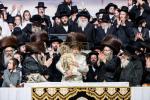 גרויסארטיגע מעמד סיום כתיבת ספר תורה פון כ"ק אדמו"ר מסאטמאר שליט"א בשילוב מיטן שלחן הטהור לרגל ל"ג בעומר 