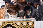 גרויסארטיגע מעמד סיום כתיבת ספר תורה פון כ"ק אדמו"ר מסאטמאר שליט"א בשילוב מיטן שלחן הטהור לרגל ל"ג בעומר 