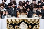 גרויסארטיגע מעמד סיום כתיבת ספר תורה פון כ"ק אדמו"ר מסאטמאר שליט"א בשילוב מיטן שלחן הטהור לרגל ל"ג בעומר 