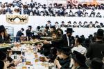 גרויסארטיגע מעמד סיום כתיבת ספר תורה פון כ"ק אדמו"ר מסאטמאר שליט"א בשילוב מיטן שלחן הטהור לרגל ל"ג בעומר 