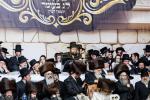 גרויסארטיגע מעמד סיום כתיבת ספר תורה פון כ"ק אדמו"ר מסאטמאר שליט"א בשילוב מיטן שלחן הטהור לרגל ל"ג בעומר 