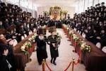 מעמד הכנסת ספר תורה אין שטאט מאגלעניץ, פוילן בצל הקודש פון הרה"ק השרף מ'מאגלעניץ זי"ע אריינגעגעבן דורך הרבני הנגיד מו"ה ר' בערל ווייס הי"ו לע"נ זיין שווער הרה"ח ר' מיכאל ב"ר משולם זושא שניצלער ע"ה ביים געהויבענעם מסע הקודש פון כ"ק אדמו"ר מספינקא שליט"א