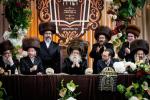 מעמד הכנסת ספר תורה אין שטאט מאגלעניץ, פוילן בצל הקודש פון הרה"ק השרף מ'מאגלעניץ זי"ע אריינגעגעבן דורך הרבני הנגיד מו"ה ר' בערל ווייס הי"ו לע"נ זיין שווער הרה"ח ר' מיכאל ב"ר משולם זושא שניצלער ע"ה ביים געהויבענעם מסע הקודש פון כ"ק אדמו"ר מספינקא שליט"א