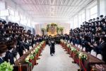 מעמד הכנסת ספר תורה אין שטאט מאגלעניץ, פוילן בצל הקודש פון הרה"ק השרף מ'מאגלעניץ זי"ע אריינגעגעבן דורך הרבני הנגיד מו"ה ר' בערל ווייס הי"ו לע"נ זיין שווער הרה"ח ר' מיכאל ב"ר משולם זושא שניצלער ע"ה ביים געהויבענעם מסע הקודש פון כ"ק אדמו"ר מספינקא שליט"א