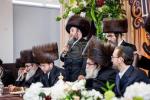 מעמד הכנסת ספר תורה אין שטאט מאגלעניץ, פוילן בצל הקודש פון הרה"ק השרף מ'מאגלעניץ זי"ע אריינגעגעבן דורך הרבני הנגיד מו"ה ר' בערל ווייס הי"ו לע"נ זיין שווער הרה"ח ר' מיכאל ב"ר משולם זושא שניצלער ע"ה ביים געהויבענעם מסע הקודש פון כ"ק אדמו"ר מספינקא שליט"א