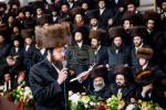 מעמד הכנסת ספר תורה אין שטאט מאגלעניץ, פוילן בצל הקודש פון הרה"ק השרף מ'מאגלעניץ זי"ע אריינגעגעבן דורך הרבני הנגיד מו"ה ר' בערל ווייס הי"ו לע"נ זיין שווער הרה"ח ר' מיכאל ב"ר משולם זושא שניצלער ע"ה ביים געהויבענעם מסע הקודש פון כ"ק אדמו"ר מספינקא שליט"א