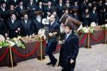 מעמד הכנסת ספר תורה אין שטאט מאגלעניץ, פוילן בצל הקודש פון הרה"ק השרף מ'מאגלעניץ זי"ע אריינגעגעבן דורך הרבני הנגיד מו"ה ר' בערל ווייס הי"ו לע"נ זיין שווער הרה"ח ר' מיכאל ב"ר משולם זושא שניצלער ע"ה ביים געהויבענעם מסע הקודש פון כ"ק אדמו"ר מספינקא שליט"א