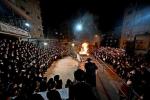 פולע בילדער פון די הדלקה בצל הגה"צ ראש ישיבת סאטמאר בני ברק