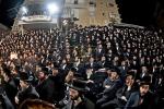 פולע בילדער פון די הדלקה בצל הגה"צ ראש ישיבת סאטמאר בני ברק