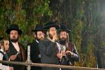 פולע בילדער פון די הדלקה בצל הגה"צ ראש ישיבת סאטמאר בני ברק