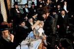פולע בילדער פון די הדלקה בצל הגה"צ ראש ישיבת סאטמאר בני ברק
