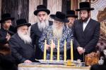 Main image for כ"ק אדמו"ר מצאנז קלויזענבורג שליט"א ביים שלחן הטהור ביום ל"ג בעומר 