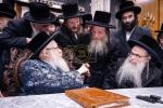 כ"ק אדמו"ר מצאנז קלויזענבורג שליט"א ביים שלחן הטהור ביום ל"ג בעומר 