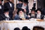 כ"ק אדמו"ר מצאנז קלויזענבורג שליט"א ביים שלחן הטהור ביום ל"ג בעומר 