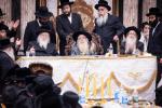 כ"ק אדמו"ר מצאנז קלויזענבורג שליט"א ביים שלחן הטהור ביום ל"ג בעומר 