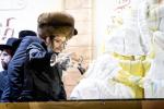מעמד הדלקה  בחצר הקודש סקולען און לעיקוואד