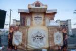 מעמד הדלקה  בחצר הקודש סקולען און לעיקוואד