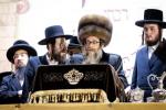 מעמד הדלקה  בחצר הקודש סקולען און לעיקוואד