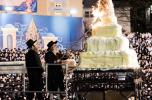 Main image for מעמד ההדלקה רבתי ליל ל"ג בעומר לכבוד התנא אלוקי רבי שמעון בר יוחאי, במקהלות רבוא רבבות ישראל, אין קרית יואל, אין שפיץ פון כ"ק אדמו"ר מסאטמאר שליט"א 