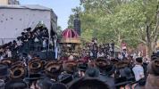 ערשטע בילדער: היסטארישע מעמד הכנסת ספר תורה דורך כ"ק אדמו"ר מסאטמאר שליט"א 