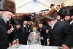 בילדער און ווידיאוס: הרה"ק רבי יעקב מאיר שעכטער שליט"א האלט אפ א היסטארישע שבת מיט נגידים אין טבריה
