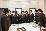 בילדער און ווידיאוס: הרה"ק רבי יעקב מאיר שעכטער שליט"א האלט אפ א היסטארישע שבת מיט נגידים אין טבריה