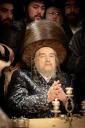 בילדער און ווידיאוס: הרה"ק רבי יעקב מאיר שעכטער שליט"א האלט אפ א היסטארישע שבת מיט נגידים אין טבריה