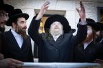 בילדער און ווידיאוס: הרה"ק רבי יעקב מאיר שעכטער שליט"א האלט אפ א היסטארישע שבת מיט נגידים אין טבריה