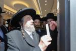 בילדער און ווידיאוס: הרה"ק רבי יעקב מאיר שעכטער שליט"א האלט אפ א היסטארישע שבת מיט נגידים אין טבריה