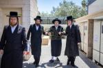 בילדער און ווידיאוס: הרה"ק רבי יעקב מאיר שעכטער שליט"א האלט אפ א היסטארישע שבת מיט נגידים אין טבריה