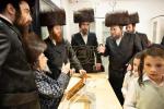 בילדער און ווידיאוס: הרה"ק רבי יעקב מאיר שעכטער שליט"א האלט אפ א היסטארישע שבת מיט נגידים אין טבריה