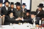 בילדער און ווידיאוס: הרה"ק רבי יעקב מאיר שעכטער שליט"א האלט אפ א היסטארישע שבת מיט נגידים אין טבריה