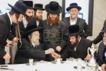 בילדער און ווידיאוס: הרה"ק רבי יעקב מאיר שעכטער שליט"א האלט אפ א היסטארישע שבת מיט נגידים אין טבריה