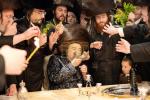 בילדער און ווידיאוס: הרה"ק רבי יעקב מאיר שעכטער שליט"א האלט אפ א היסטארישע שבת מיט נגידים אין טבריה