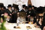 פולע גאלערי: אדמו"רים ורבנים ביים אריינשרייבן א אות אינעם ספר תורה פון כ"ק אדמו"ר מסאטמאר שליט"א 