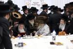 פולע גאלערי: אדמו"רים ורבנים ביים אריינשרייבן א אות אינעם ספר תורה פון כ"ק אדמו"ר מסאטמאר שליט"א 