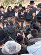 פרישע ווידיאוס פון די הדלקה בחצר הקודש באיאן