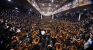 היסטארישע הכנסת ספר תורה דורך כ"ק אדמו"ר מסאטמאר שליט"א ל"ג בעומר תשפ"ו