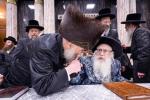 כ"ק אדמו"ר מצאנז קלויזענבורג שליט"א ביים שלחן הטהור ביום ל"ג בעומר