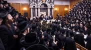 כ"ק אדמו"ר מצאנז קלויזענבורג שליט"א ביים שלחן הטהור ביום ל"ג בעומר